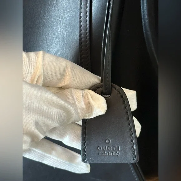 Gucci 101920 Black Leather Shopper Tote w/ Attached Zip Pouch - Picture 16 of 16